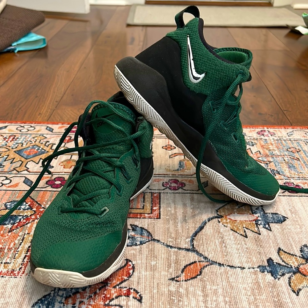 Nike Boys Basketball Shoes ZoomREV II, Boys 6